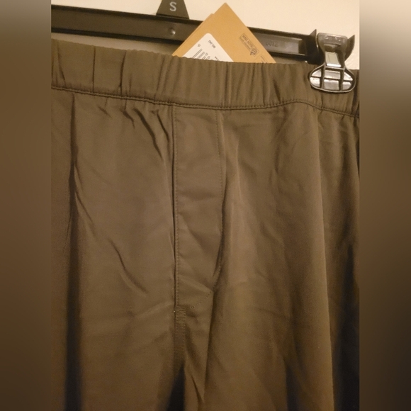 The North Face Green Chinos with Relaxed Fit and Full Length - Picture 3 of 9